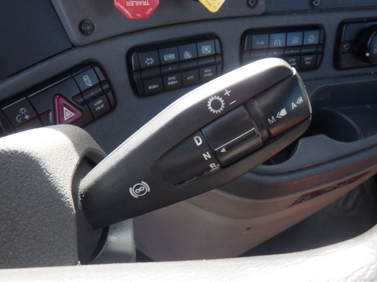 2018-freightliner-cascadia-125-image-16
