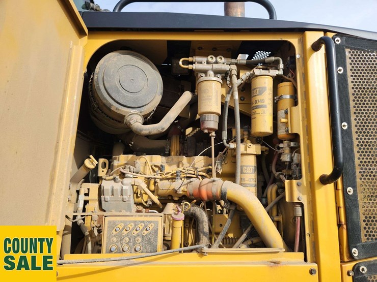 2015-caterpillar-140m-image-32