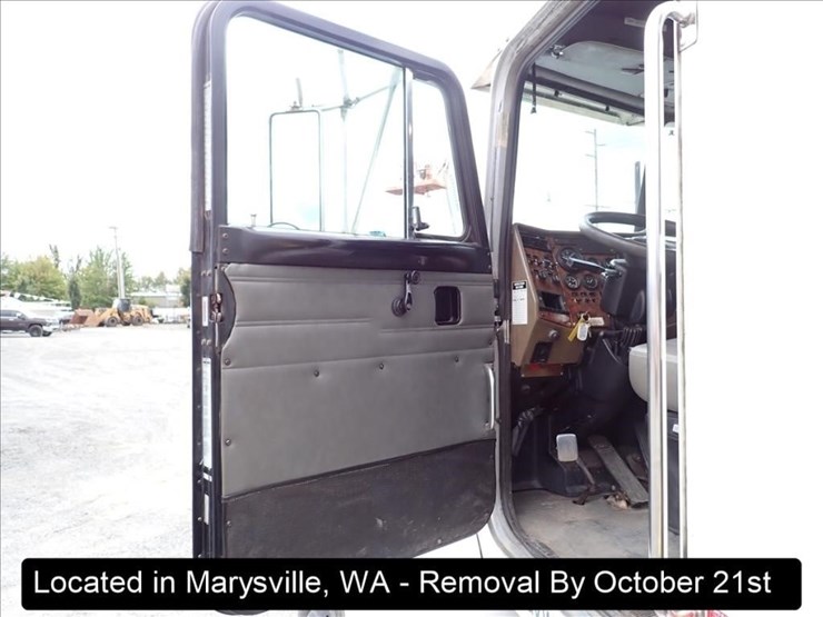 2003-peterbilt-330-image-18
