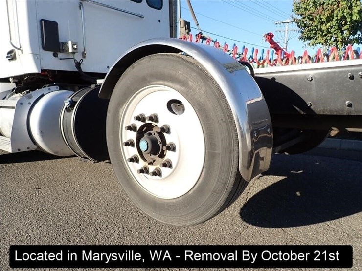2019-peterbilt-567-image-13