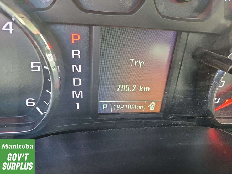 2015-chevrolet-3500-image-25