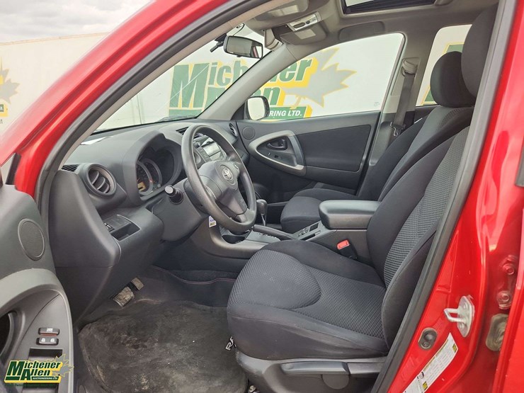2010-toyota-rav4-image-14
