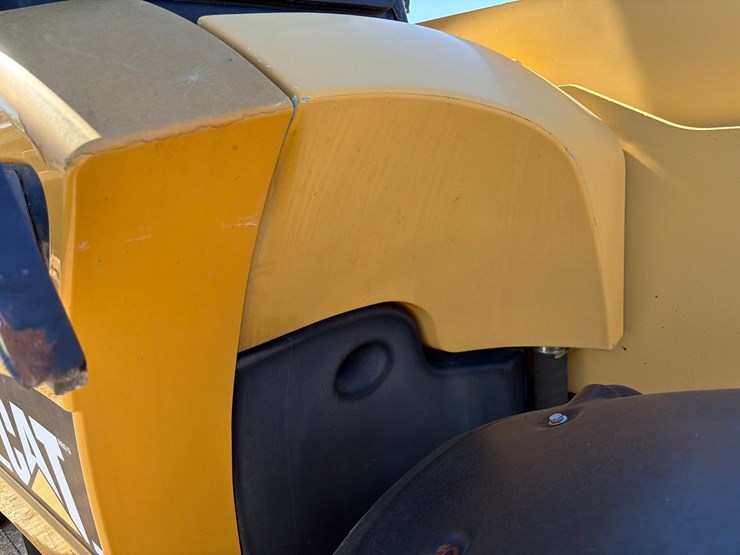 caterpillar-th360b-image-22