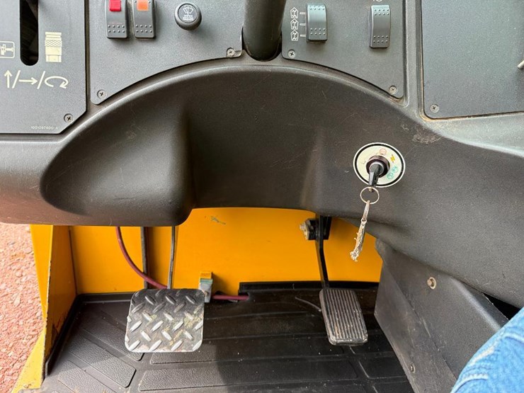 2007-caterpillar-tl943-image-45