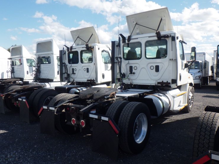 2017-freightliner-cascadia-113-image-5