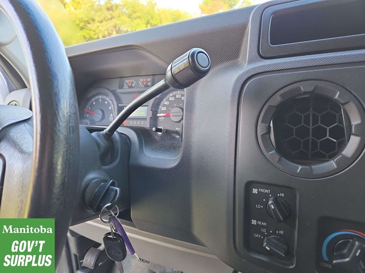 2013-ford-cargo-image-20