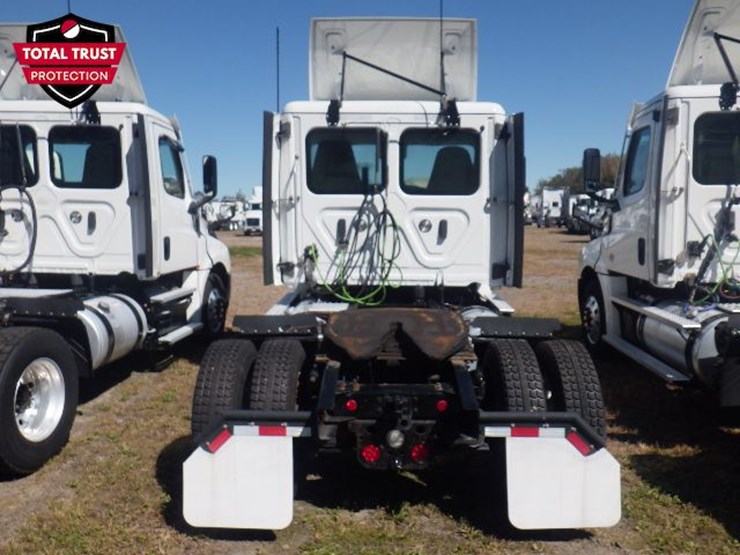 2022-freightliner-cascadia-126-image-8