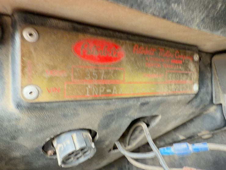 2004-peterbilt-357-image-41
