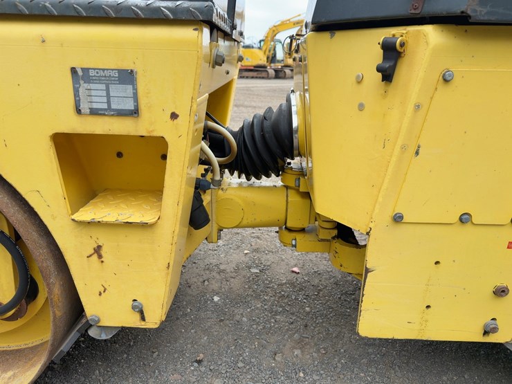 2004-bomag-bw100ad-3-image-12