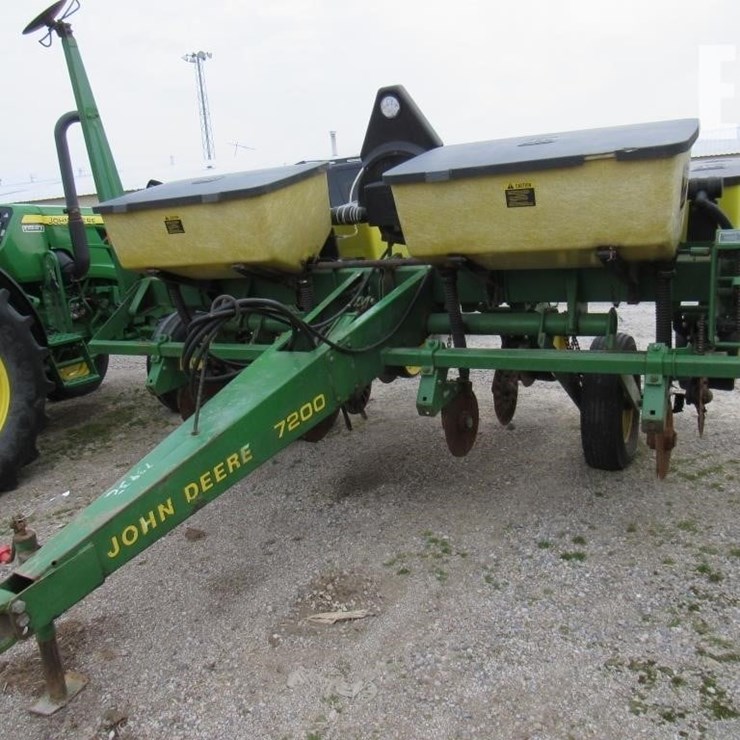 JOHN DEERE 7200