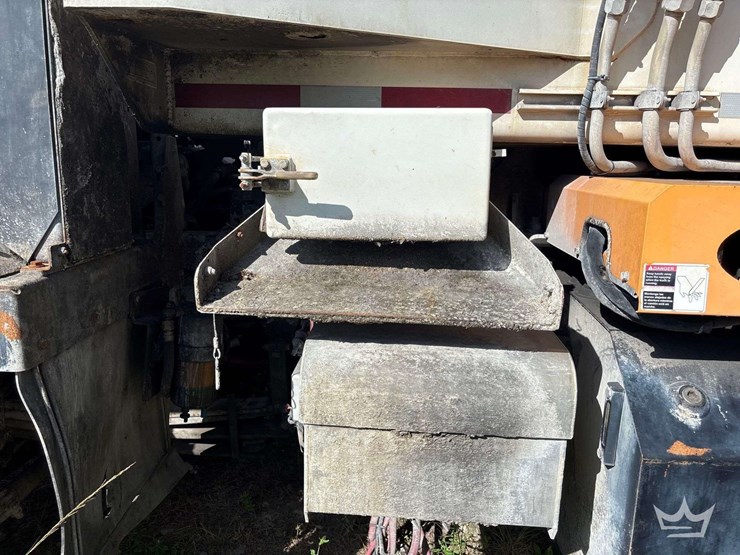 2019-peterbilt-520-image-5