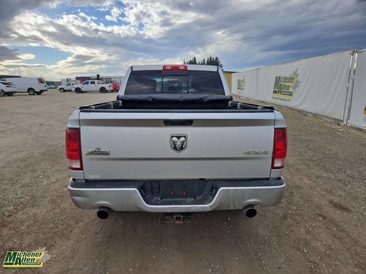 2012-dodge-1500-image-11