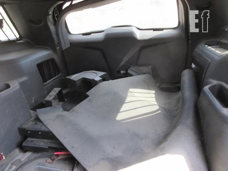 2015-ford-explorer-image-16