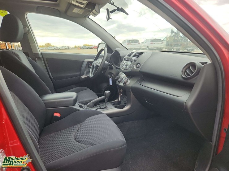 2010-toyota-rav4-image-35
