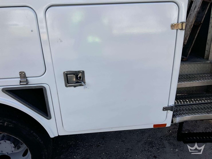 2013-ford-f550-image-21