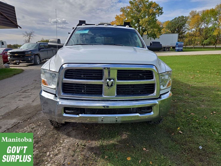 2011-dodge-3500-image-8