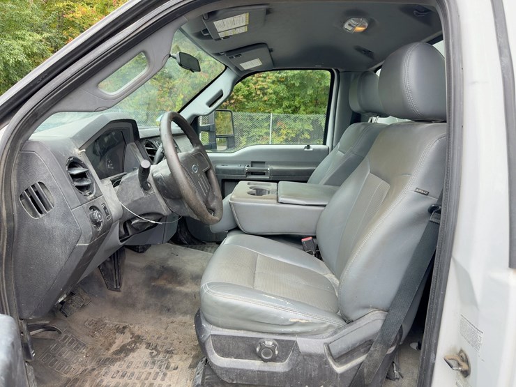 2016-ford-f550-xl-image-23