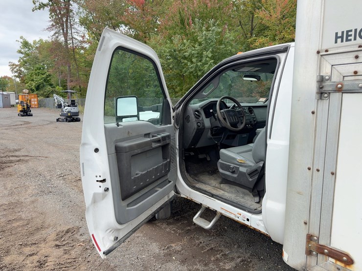 2016-ford-f550-xl-image-14