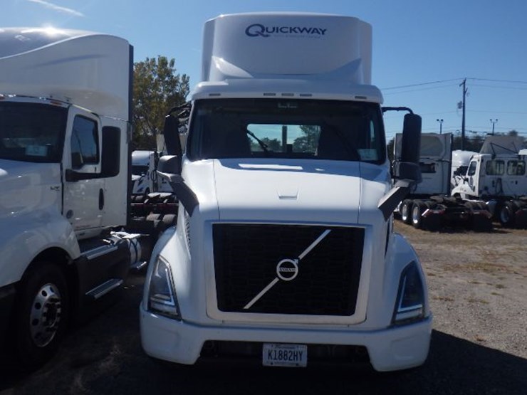 2020-volvo-vnr300-image-2