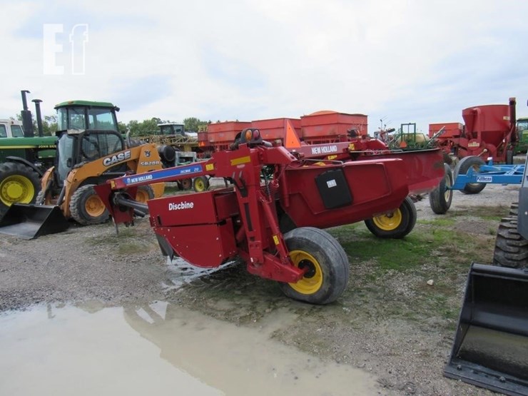 2019-new-holland-210-image-15