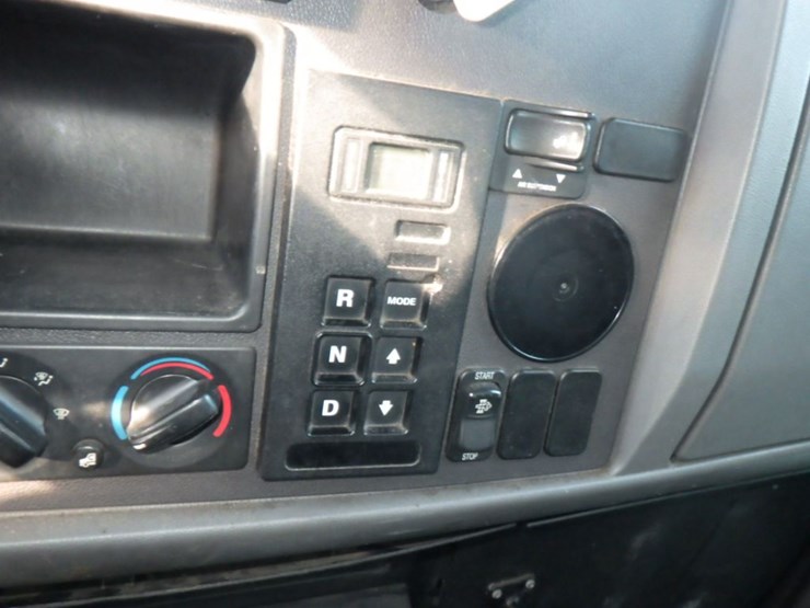 2014-peterbilt-337-image-13