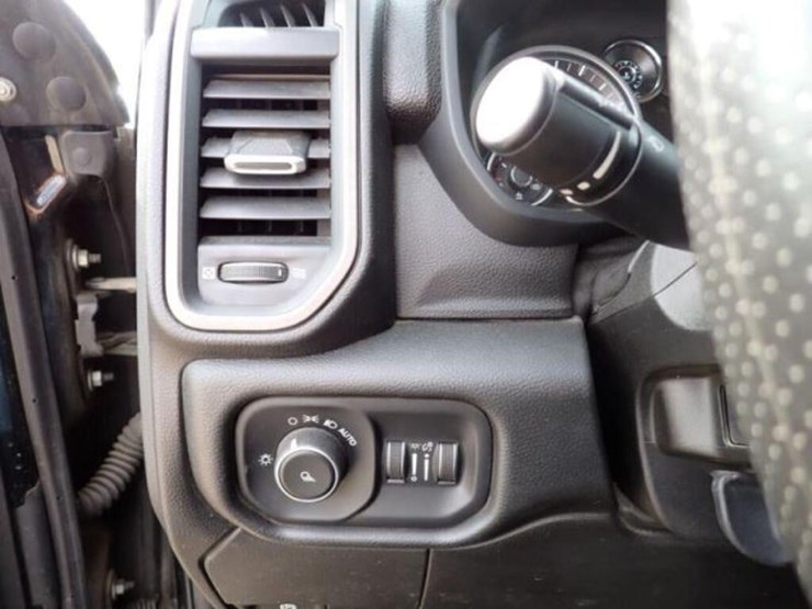 2019-dodge-ram-3500-image-16