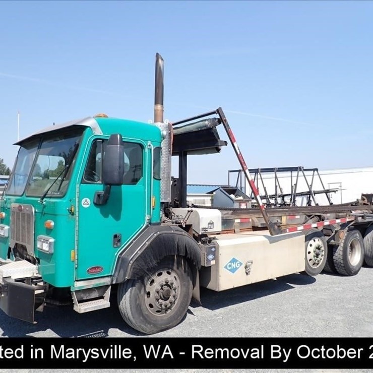 2016 PETERBILT 320