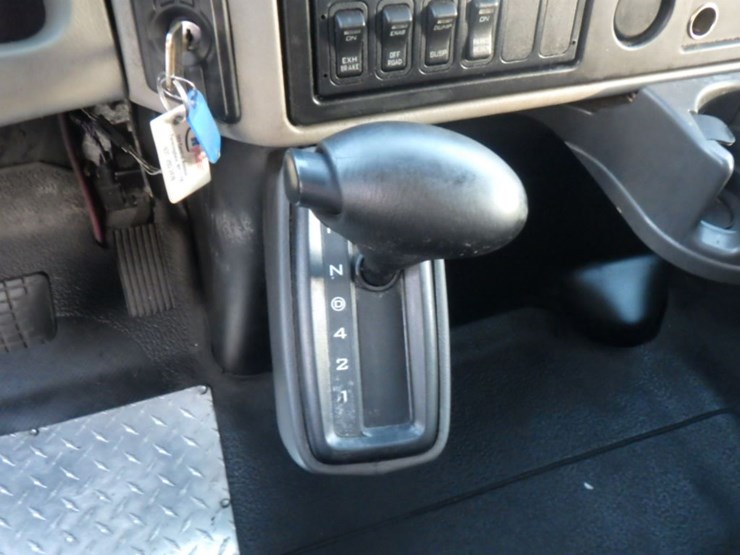 2018-international-durastar-4300-image-13