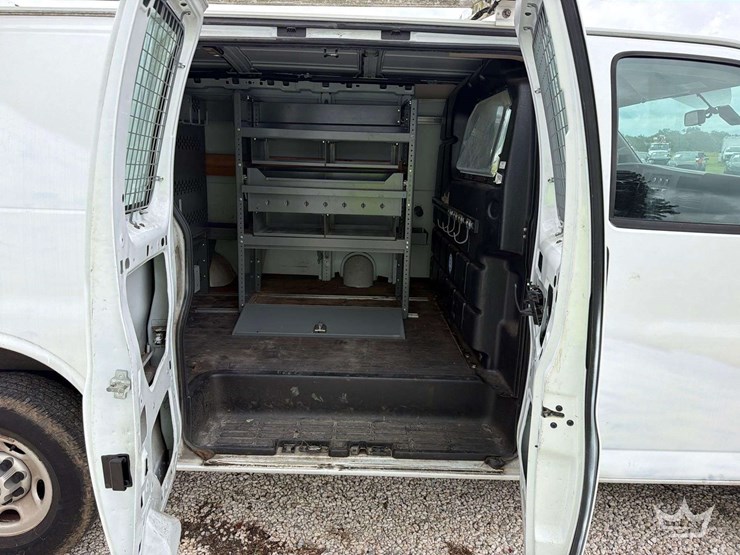 2018-chevrolet-express-2500-image-28