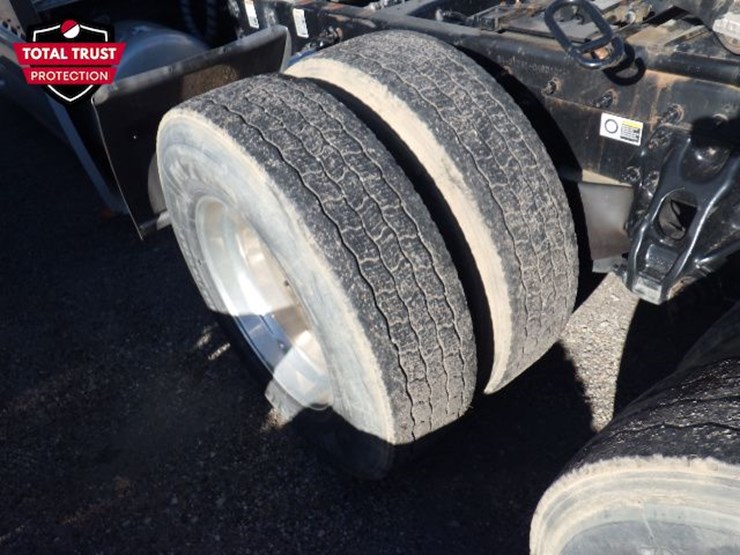 2019-peterbilt-579-image-16
