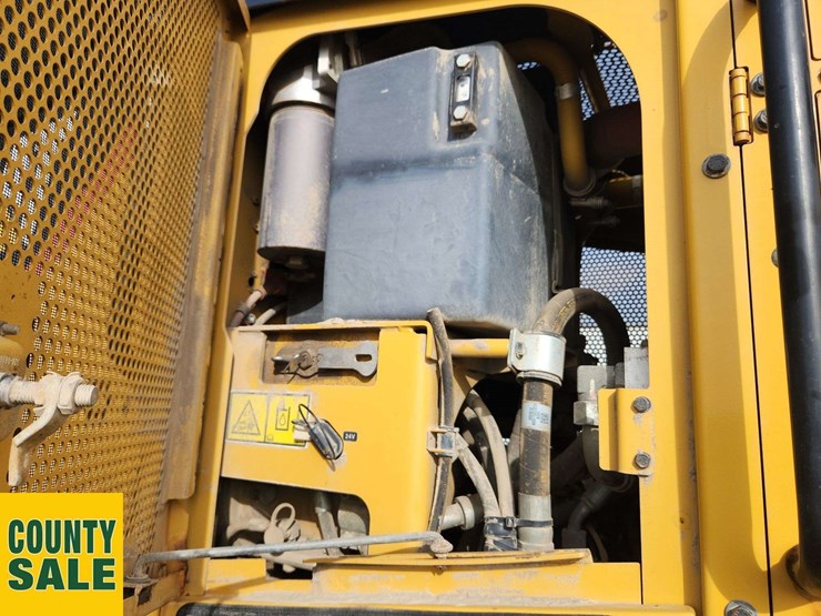 2015-caterpillar-140m-image-35