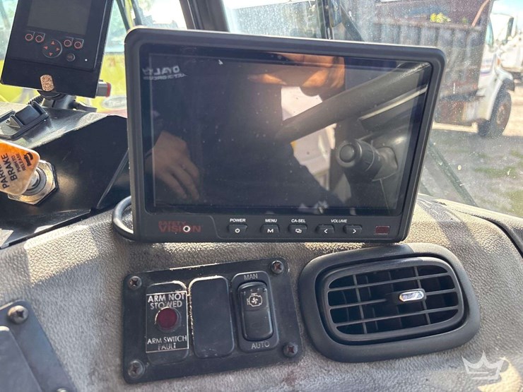 2019-peterbilt-520-image-22