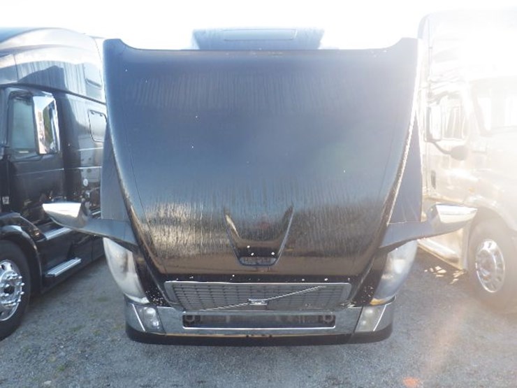 2016-volvo-vnl780-image-29