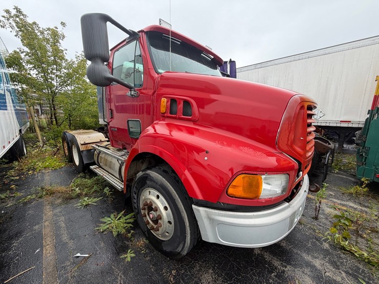 #1663-•-1999-sterling-day-cab-truck-tractor-image-8