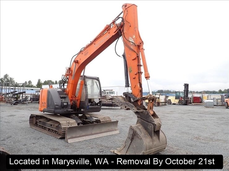 2014-hitachi-zx135us-5b-image-41
