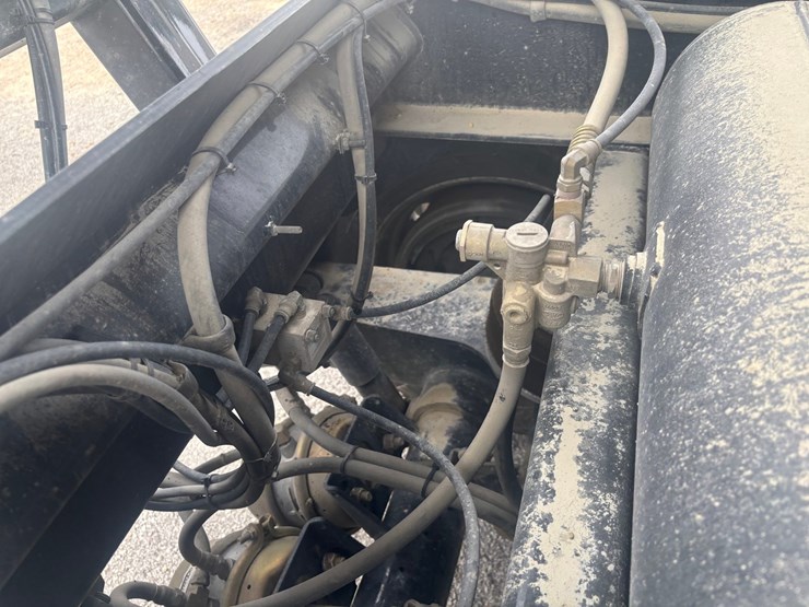 2025-axle-end-dump-image-70