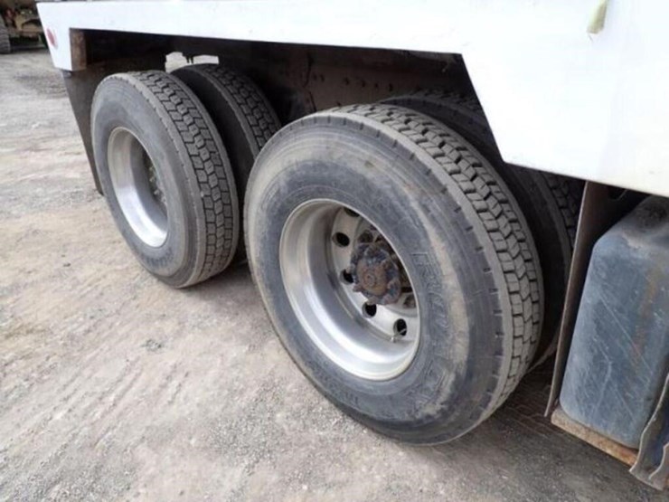 2015-freightliner-114sd-image-68