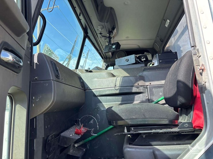 2019-peterbilt-520-image-20
