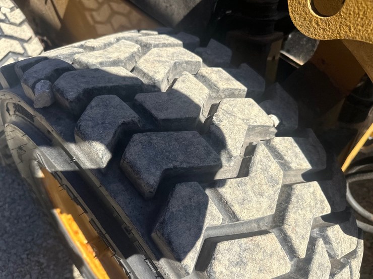 #2879-•-caterpillar-242d-wheeled-skid-steer-image-57