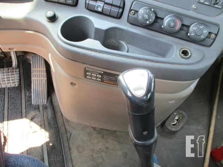2012-freightliner-cascadia-113-image-10