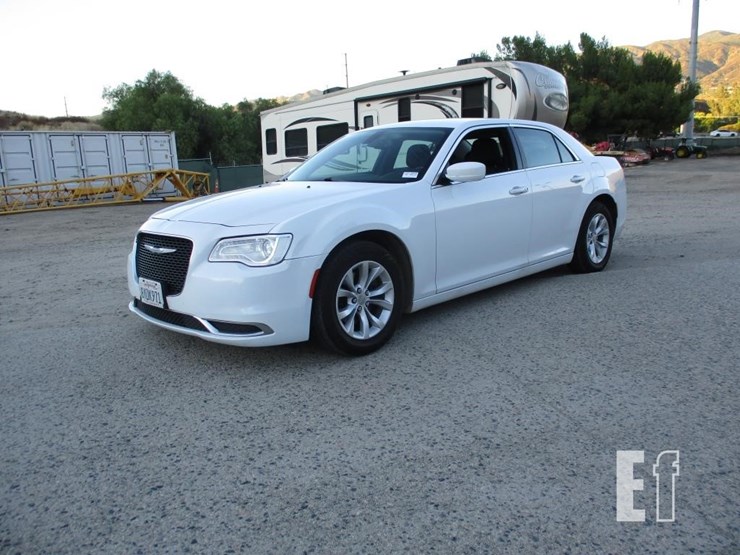 2021-chrysler-300-image-1