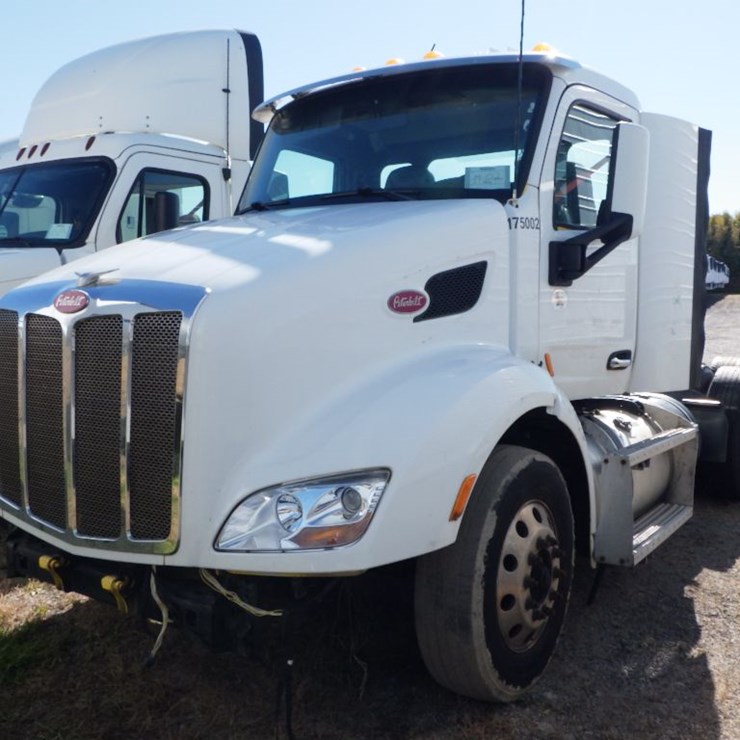2017 PETERBILT 579