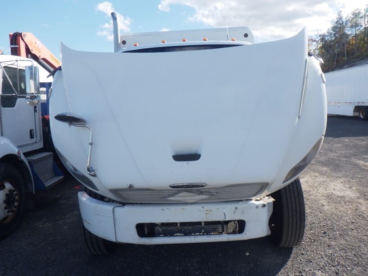 2012-freightliner-m2-106-image-14