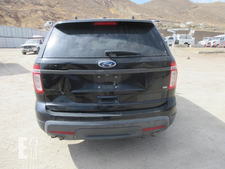 2015-ford-explorer-image-15