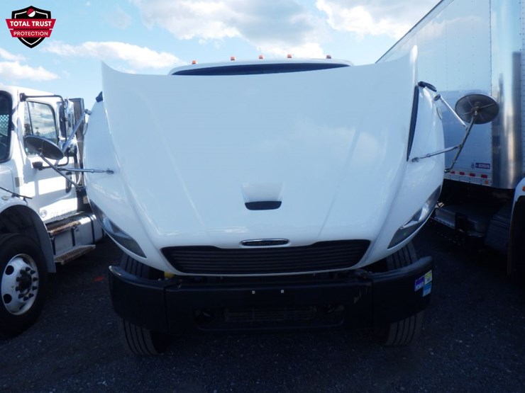 2020-freightliner-m2-106-image-15
