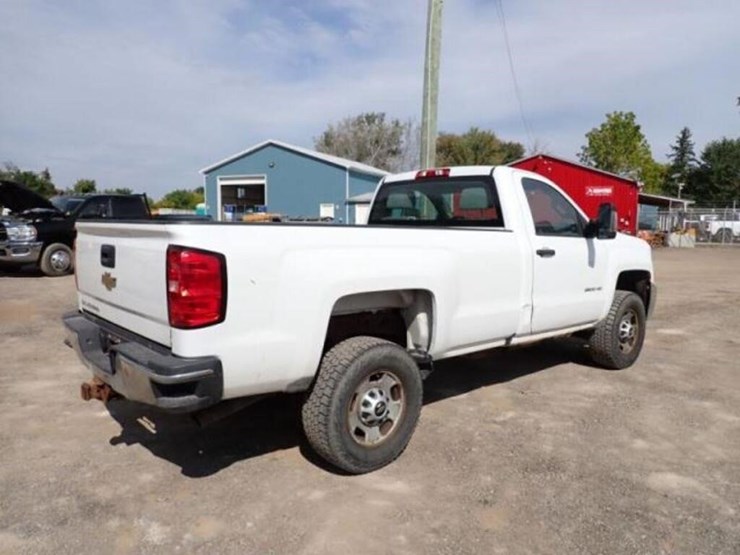 2017-chevrolet-silverado-2500hd-image-5