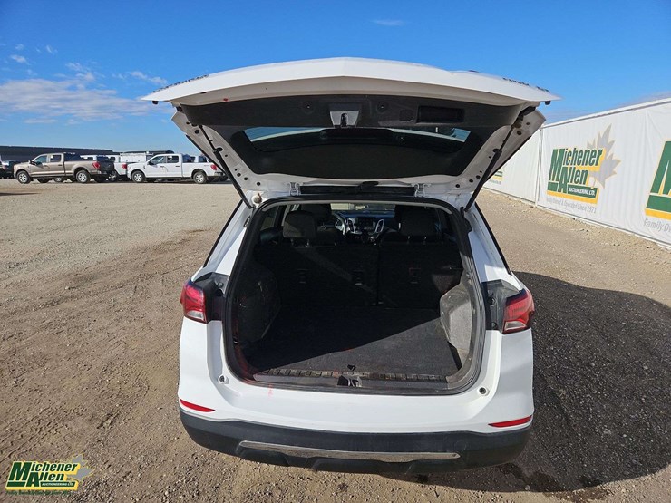 2022-chevrolet-equinox-image-11