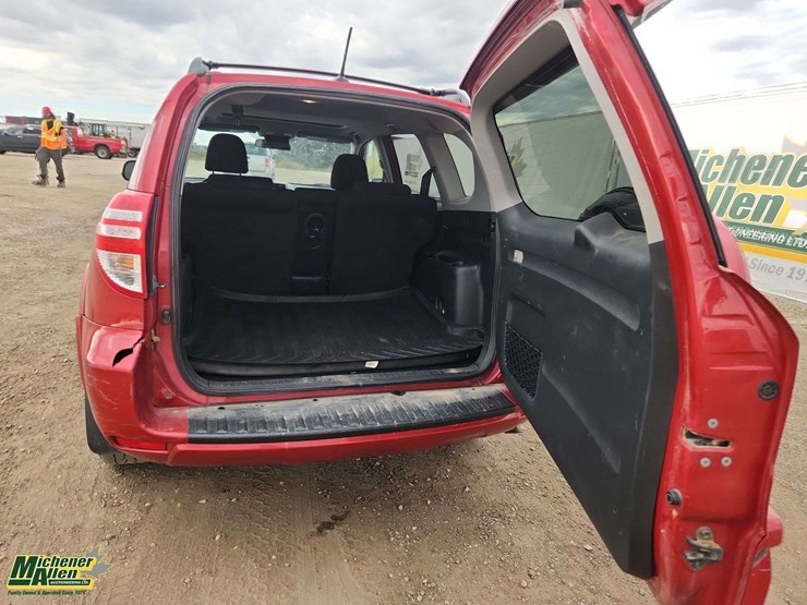 2010-toyota-rav4-image-32