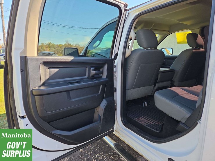 2015-dodge-1500-image-23