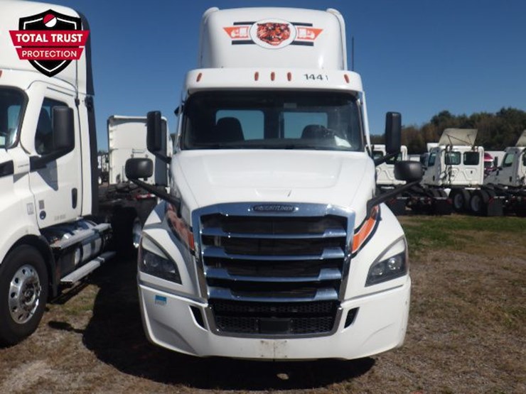 2021-freightliner-cascadia-126-image-3